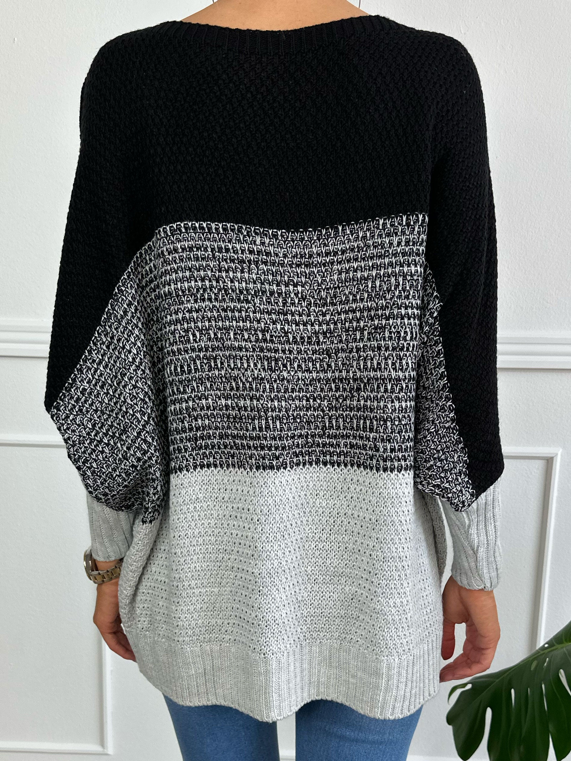 Malika - Flerfarvet strik med flagermusærmer